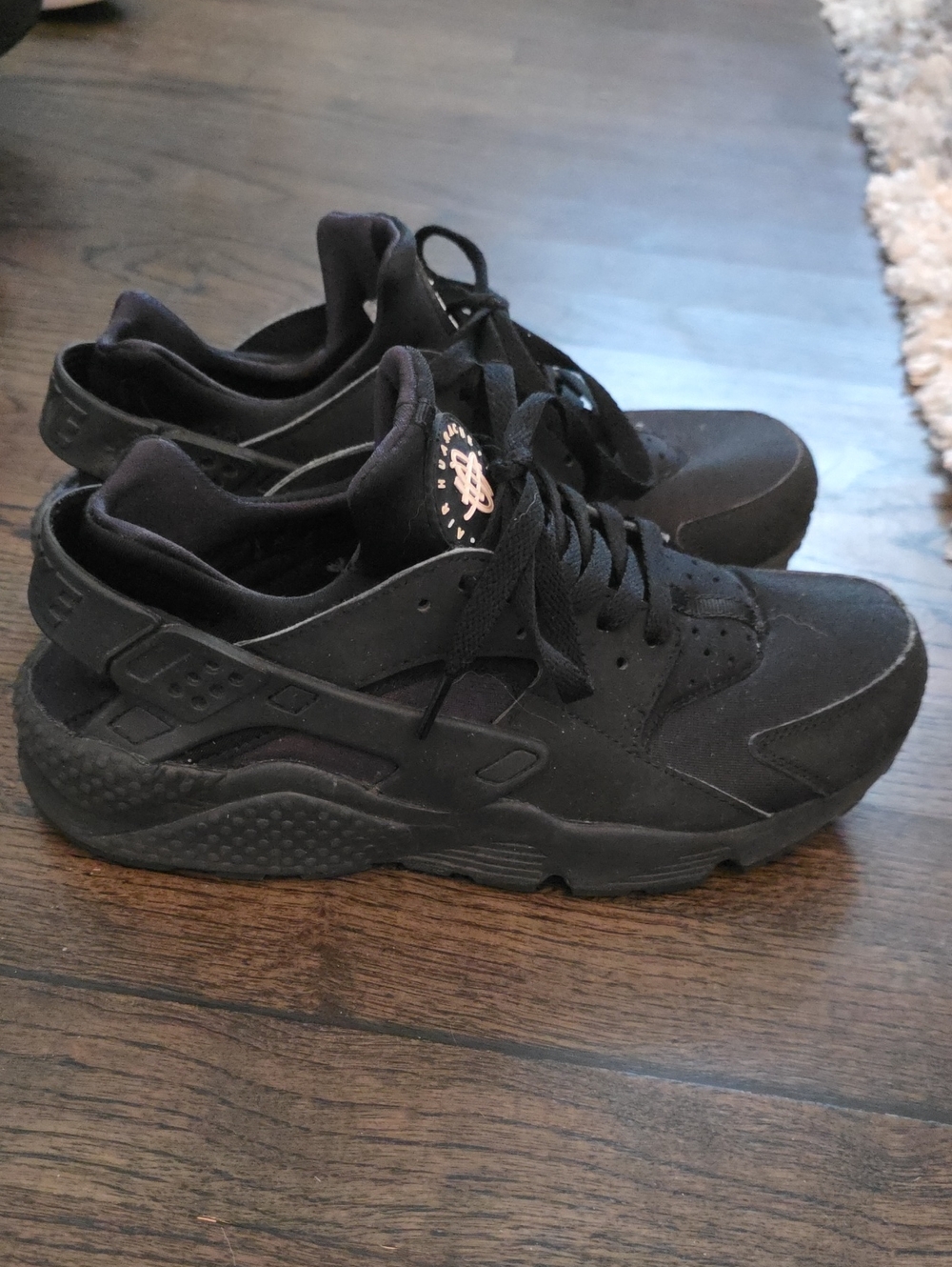 Men's Black Nike Air Huarache Sneakers 8.5